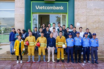 Diễn tập phòng cháy chữa cháy và cứu nạn cứu hộ tại Ngân hàng Vietcombank Kon Tum